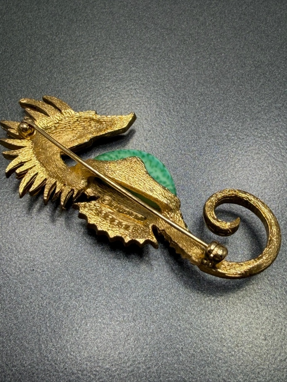 Vintage Boucher Gold Seahorse Brooch with Green Peking Glass #50SB - Picture 3 of 4